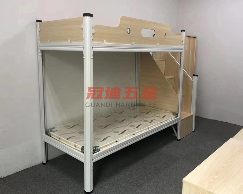 上下鋪鐵床在梯步的穩(wěn)固性與連接設計上需注意？